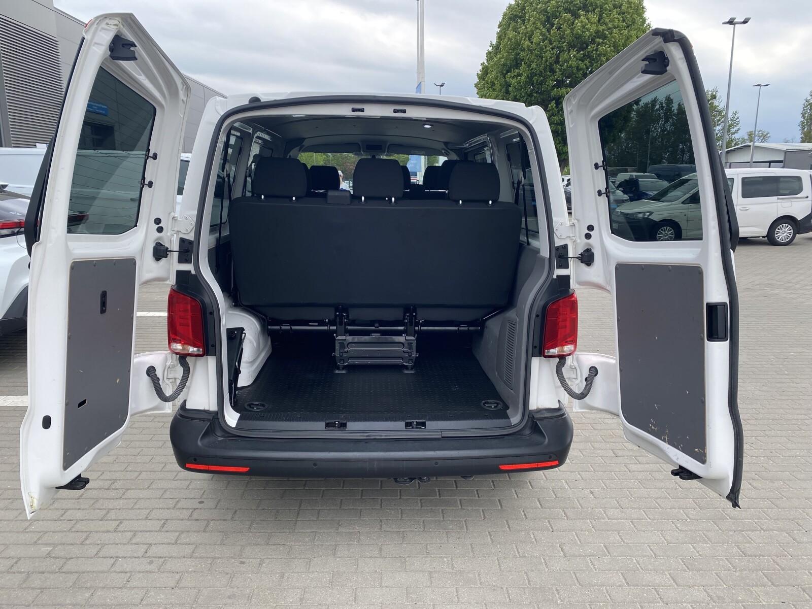 Volkswagen Transporter - zdjęcie 26