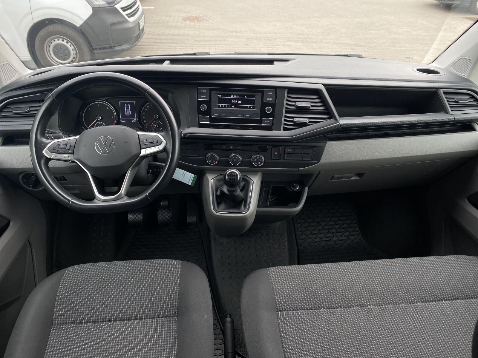 Volkswagen Transporter - zdjęcie 12