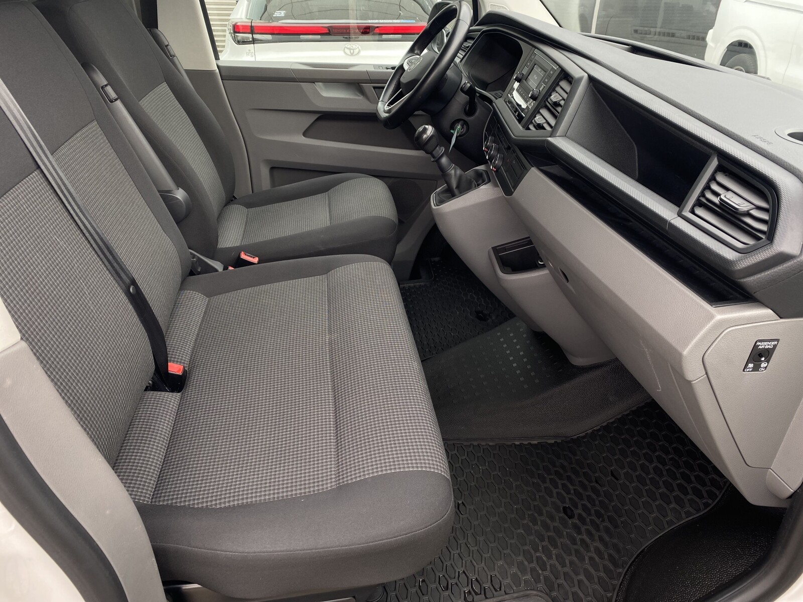 Volkswagen Transporter - zdjęcie 25