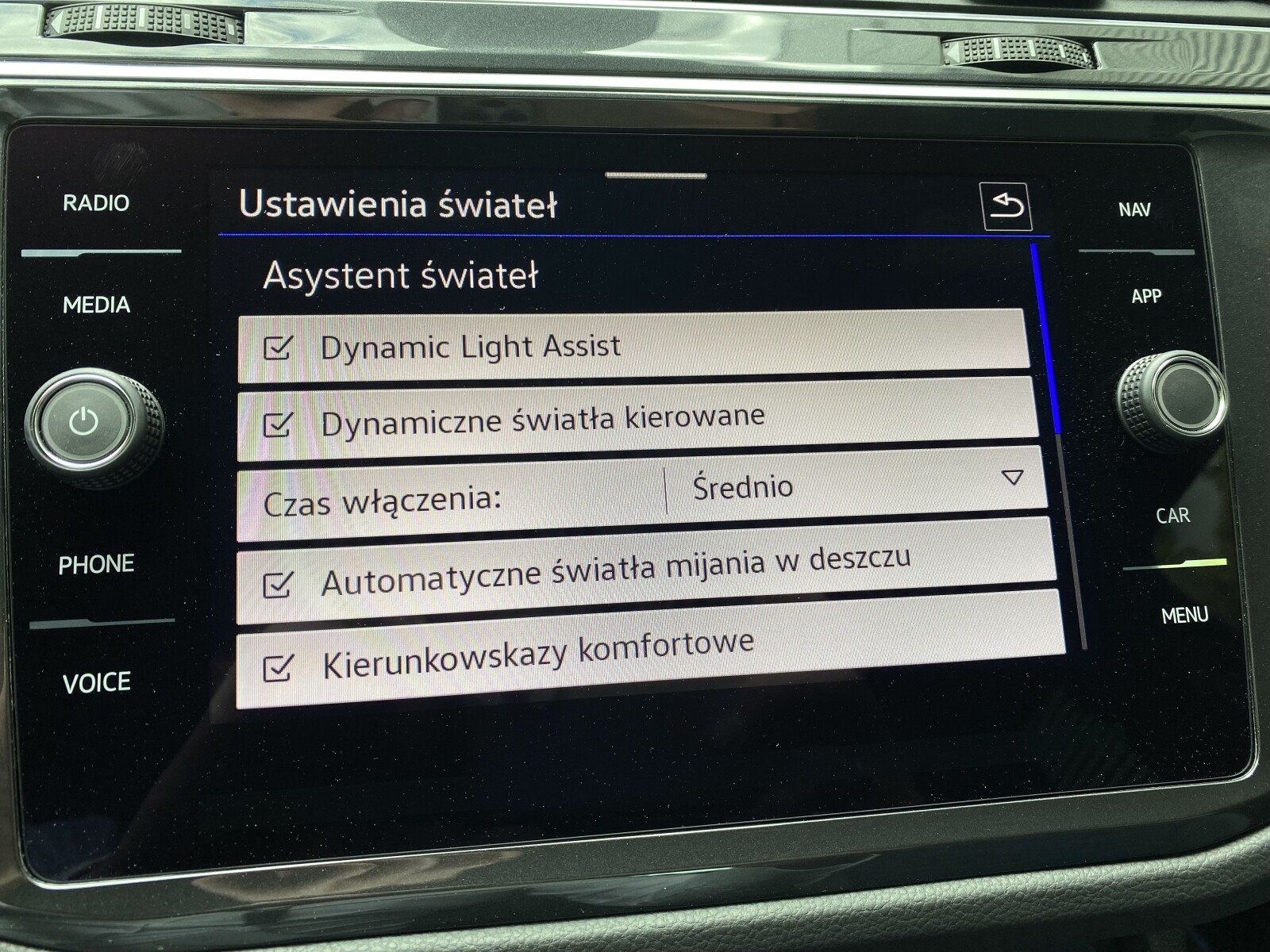 Volkswagen Tiguan - zdjęcie 26