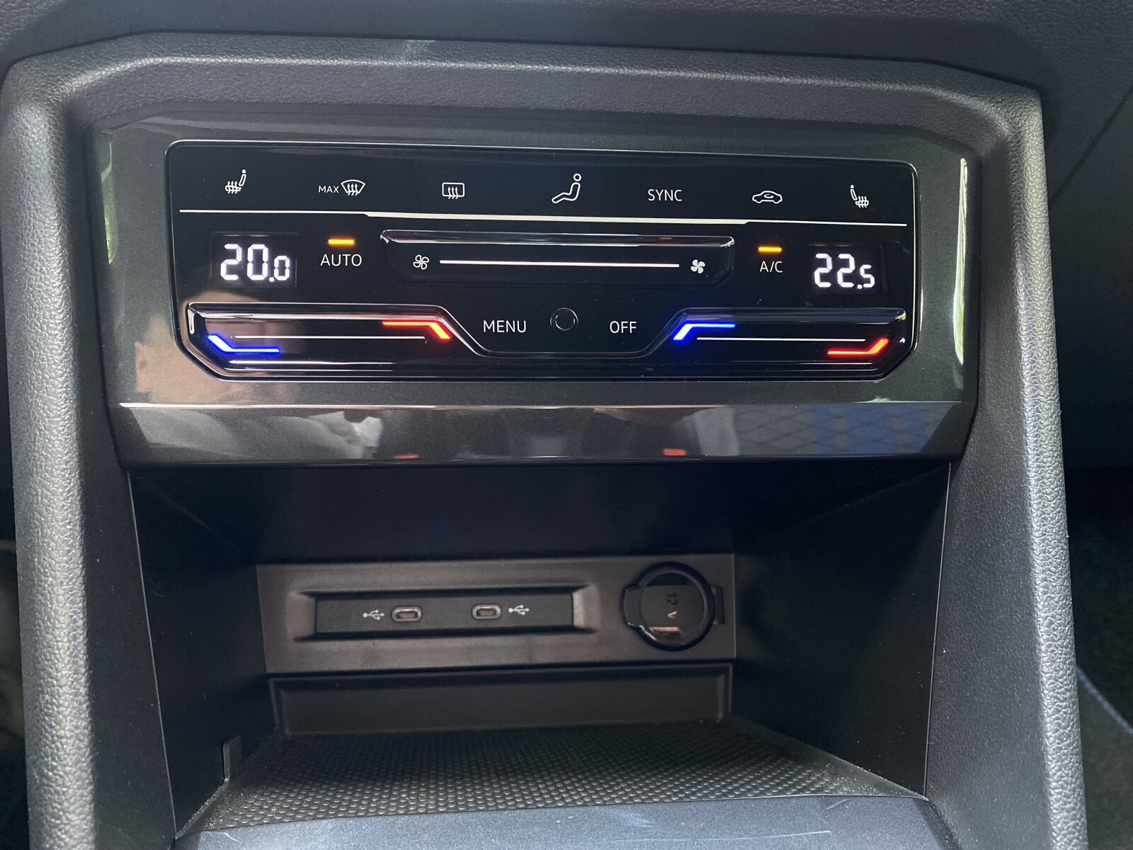 Volkswagen Tiguan - zdjęcie 17