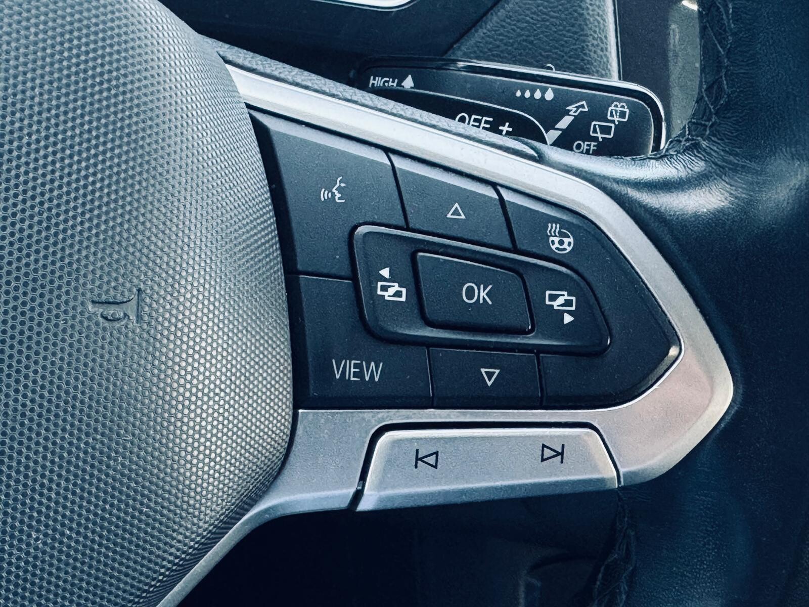Volkswagen Tiguan Allspace - zdjęcie 20