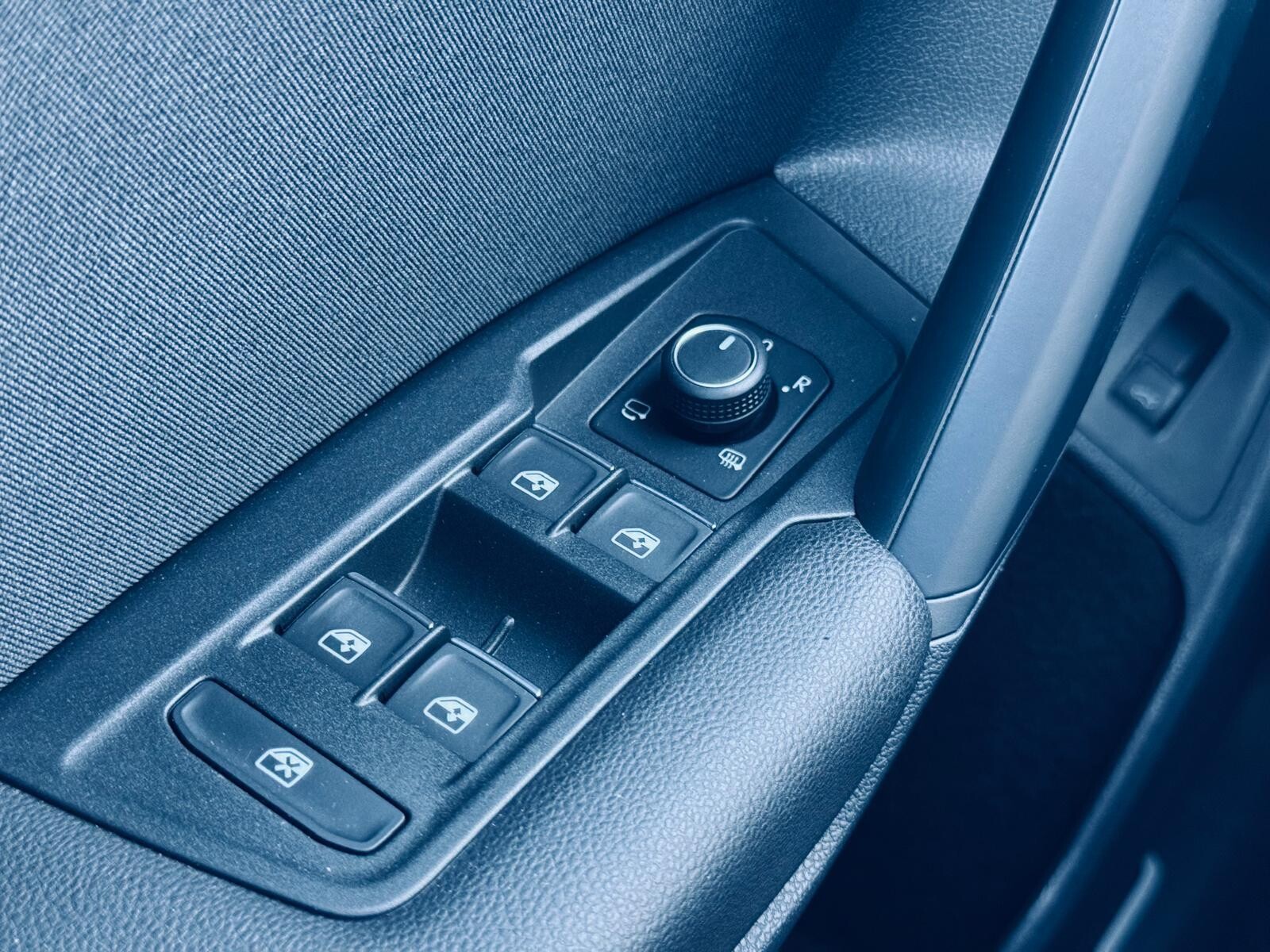 Volkswagen Tiguan - zdjęcie 28