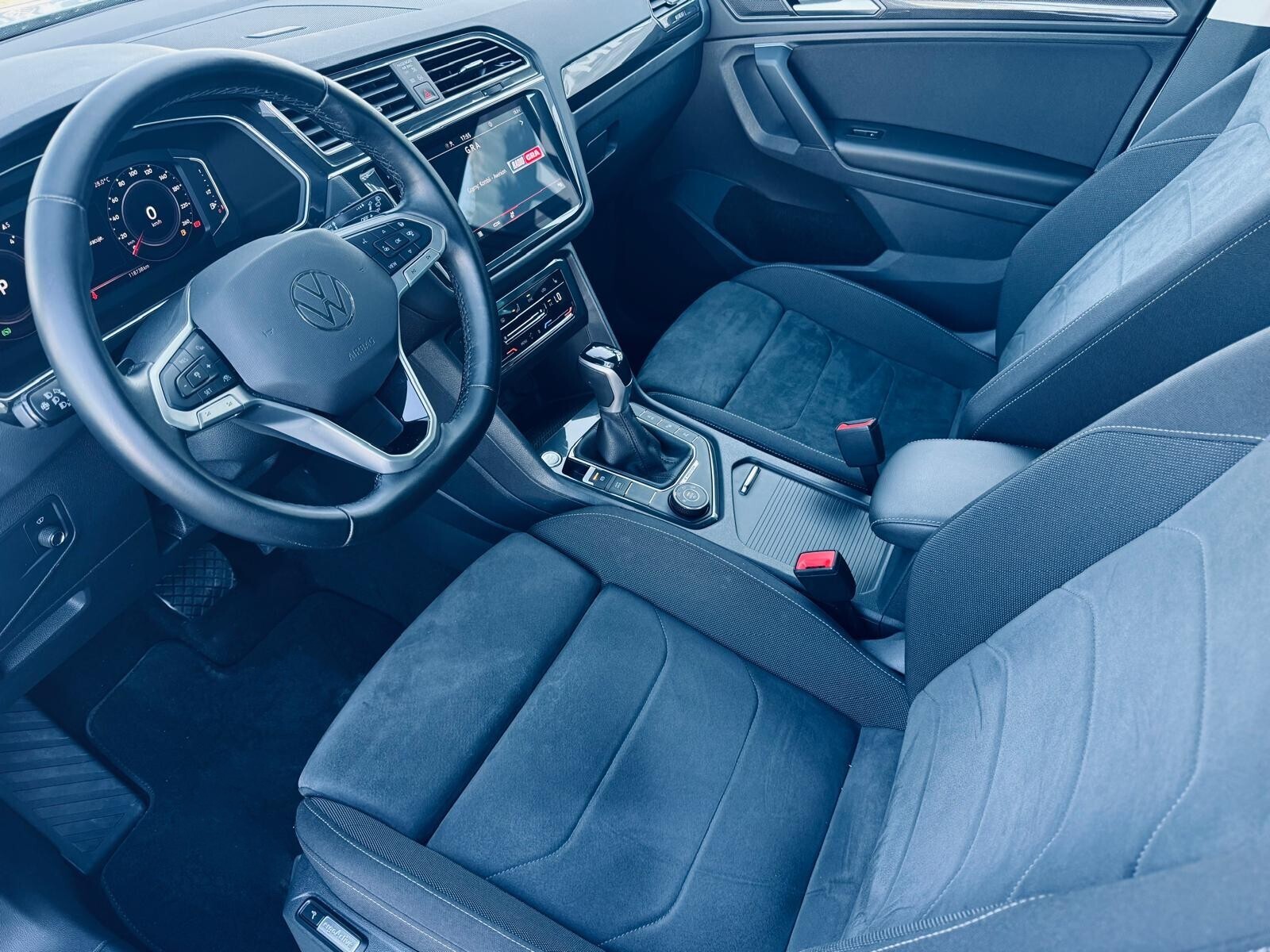 Volkswagen Tiguan - zdjęcie 12