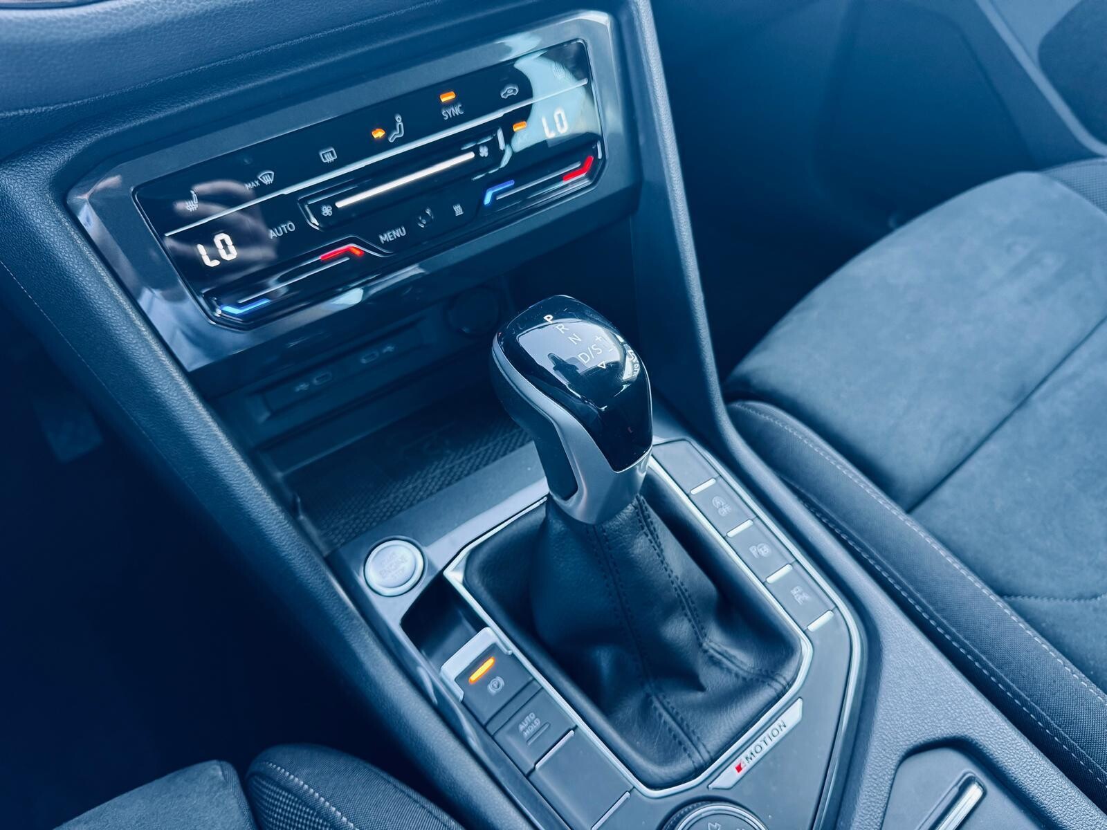 Volkswagen Tiguan - zdjęcie 26