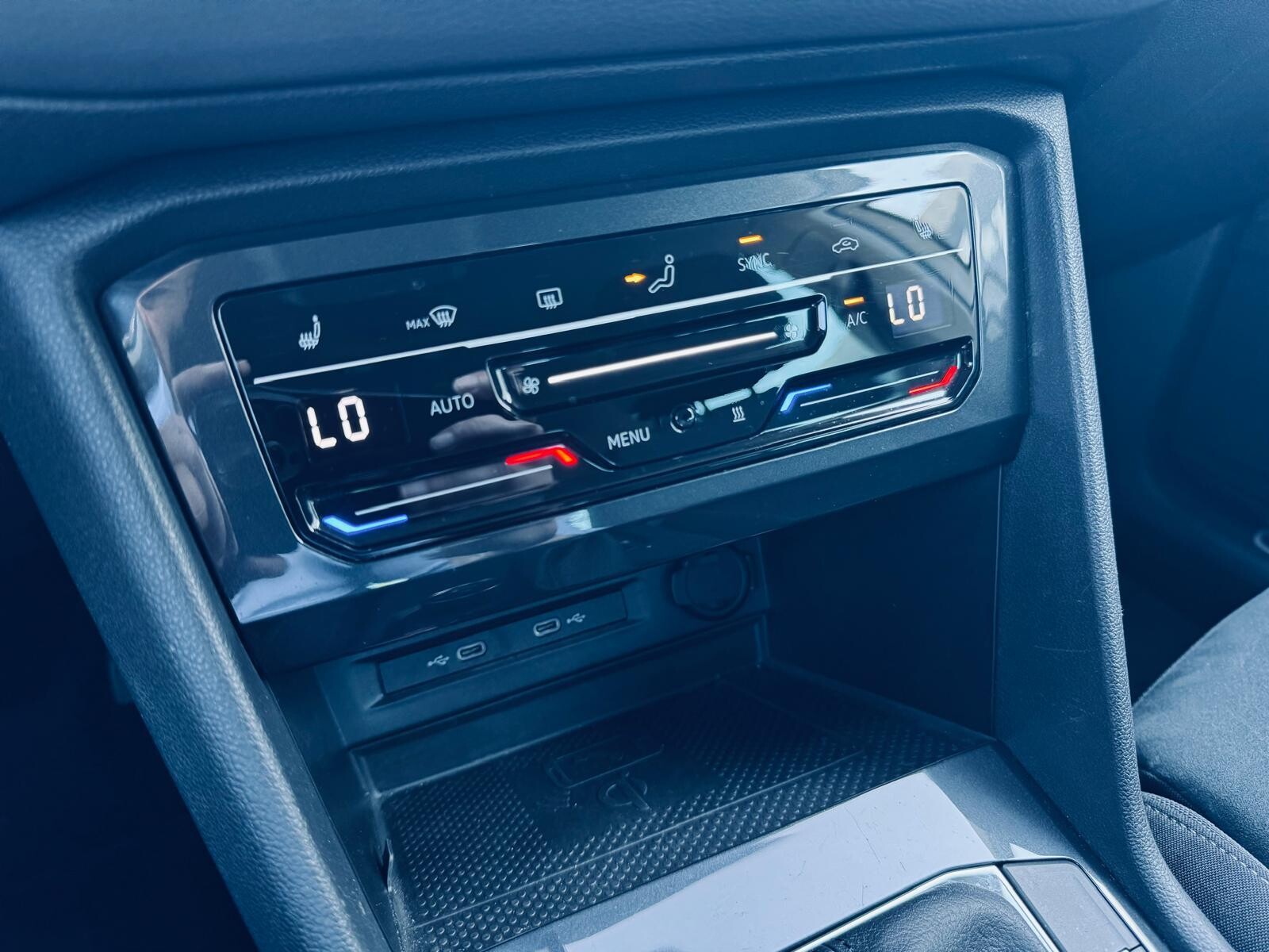 Volkswagen Tiguan - zdjęcie 25