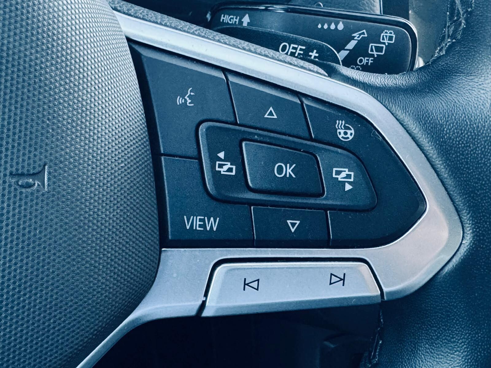 Volkswagen Tiguan - zdjęcie 20