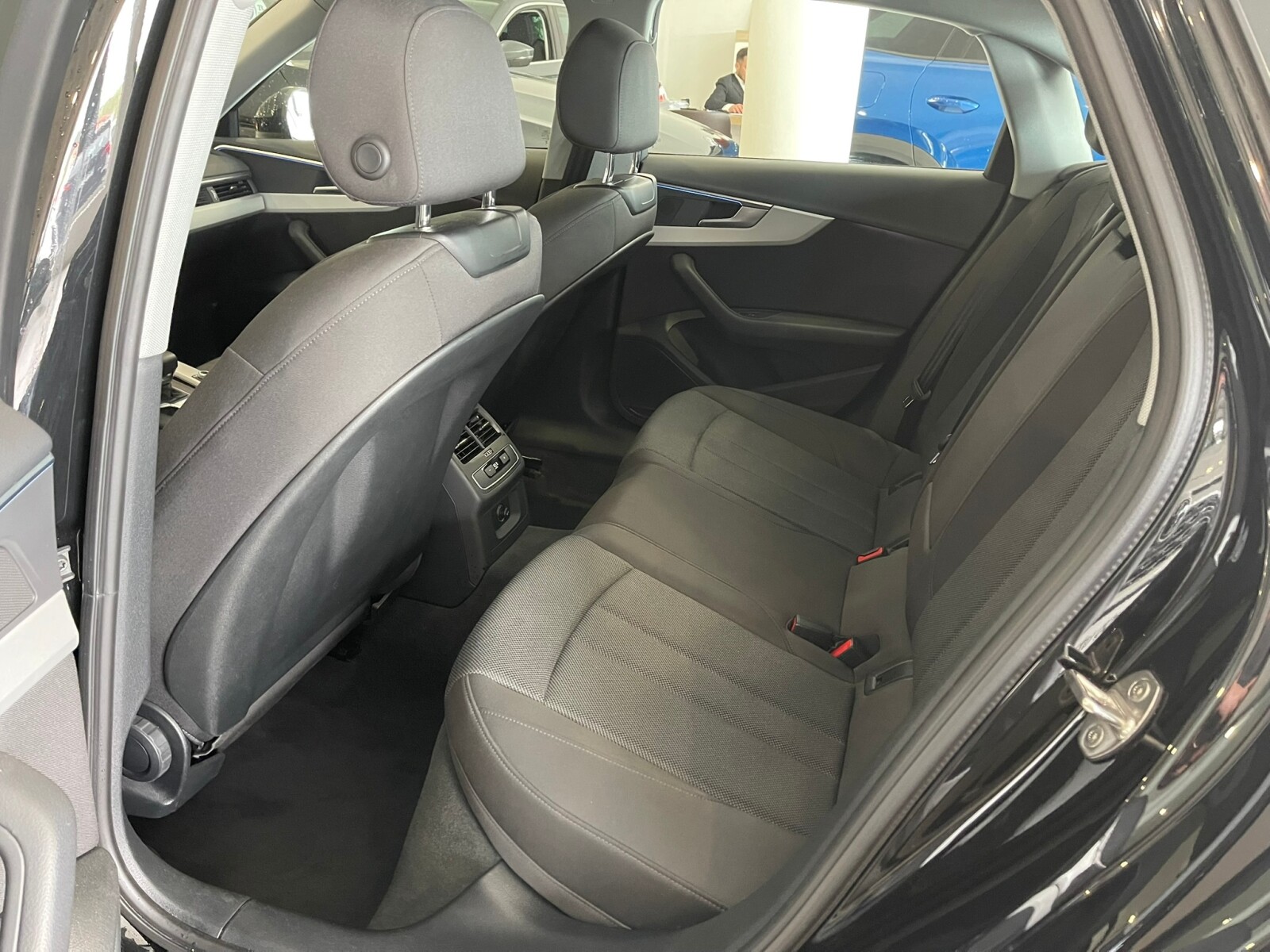 Audi A4 Limousine - zdjęcie 10