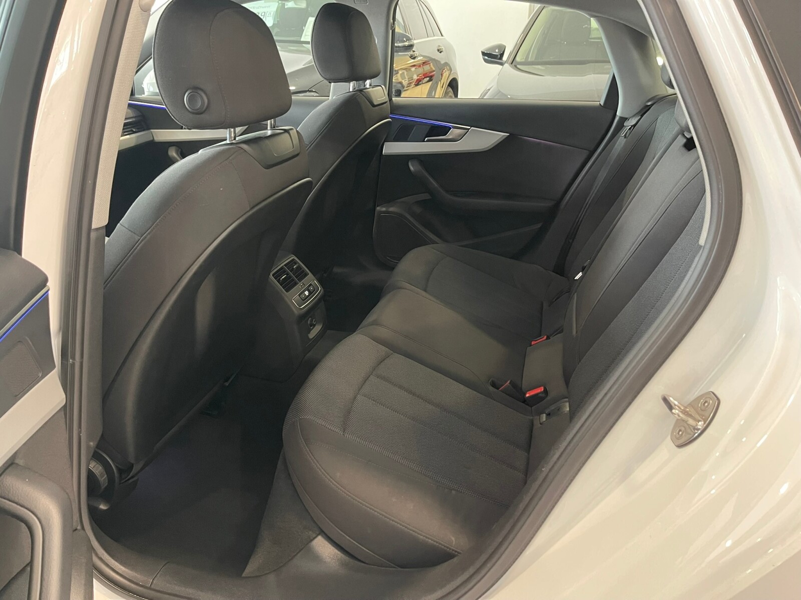 Audi A4 Limousine - zdjęcie 10