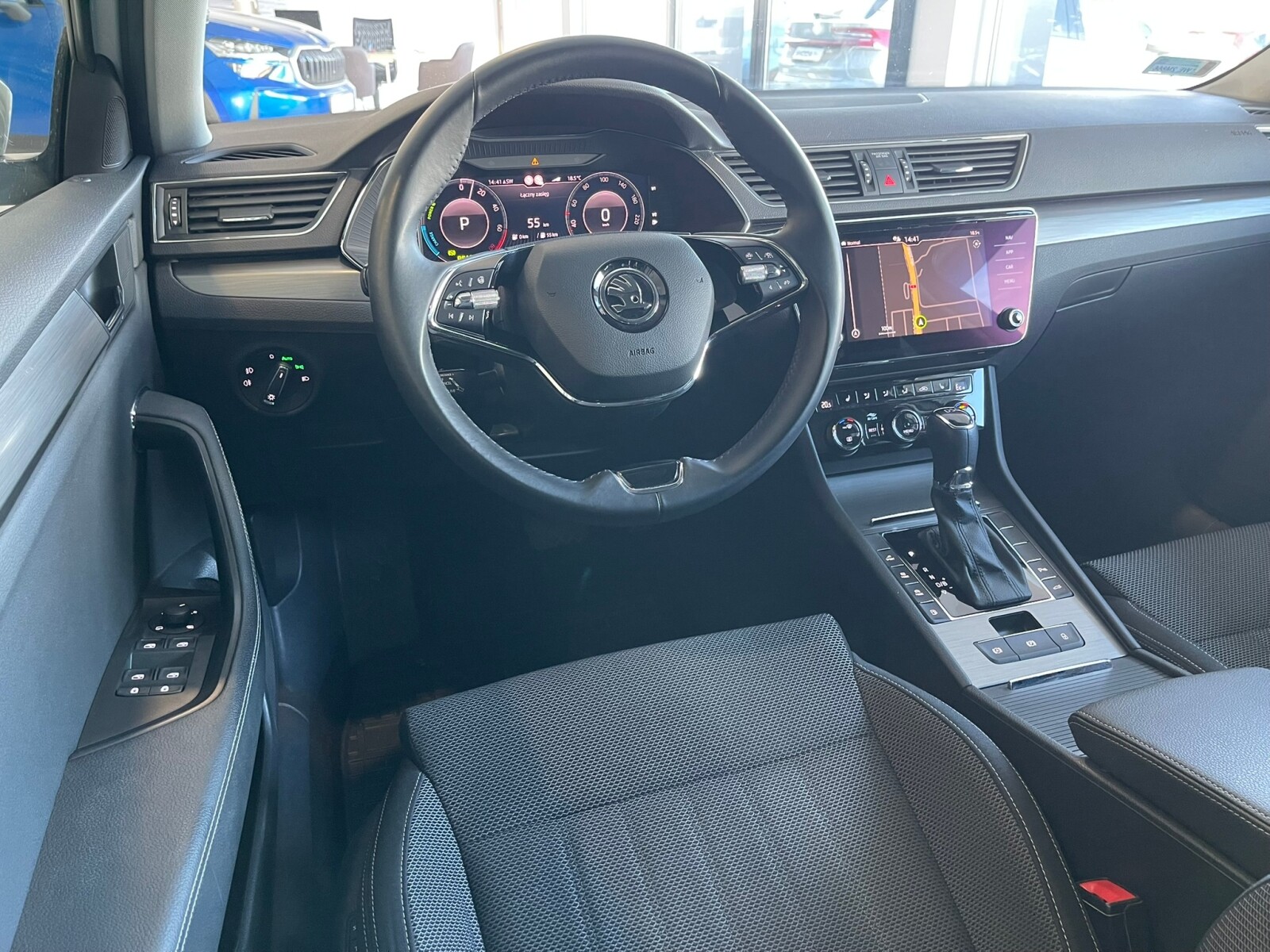 Škoda Superb Combi - zdjęcie 12