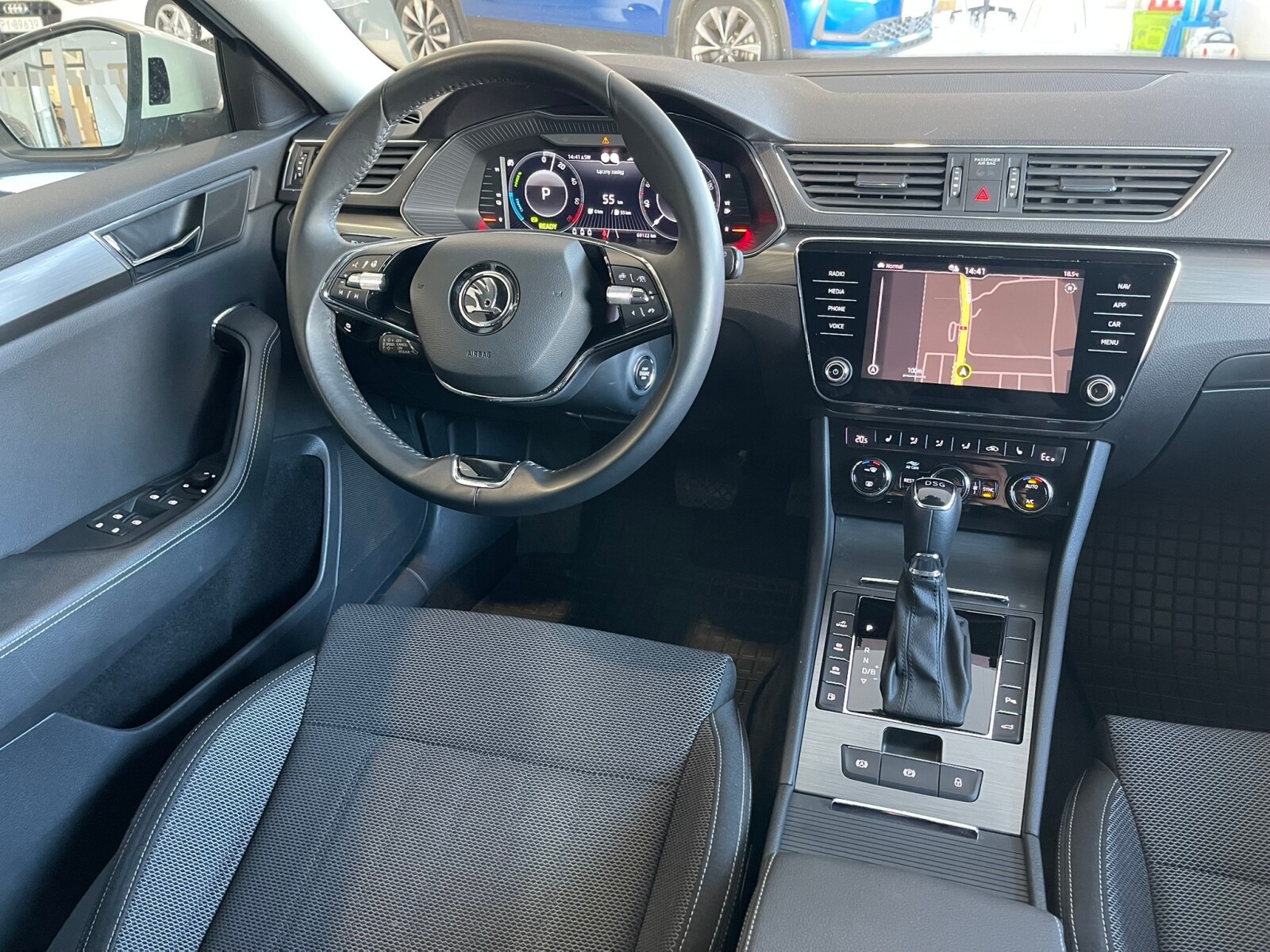 Škoda Superb Combi - zdjęcie 14