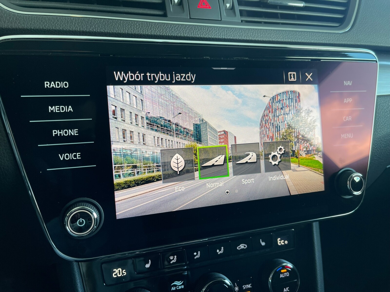 Škoda Superb Combi - zdjęcie 20