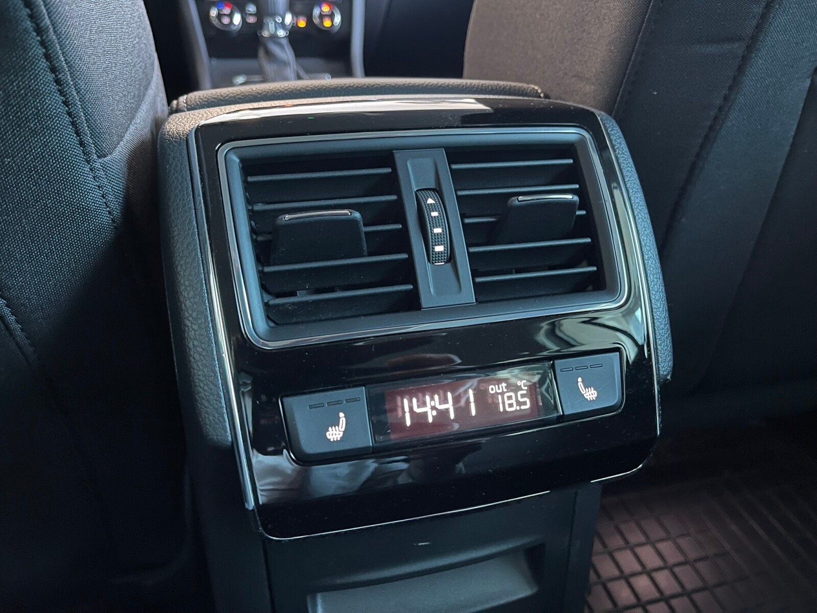 Škoda Superb Combi - zdjęcie 28