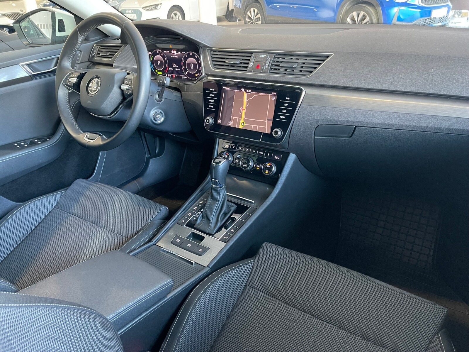 Škoda Superb Combi - zdjęcie 15