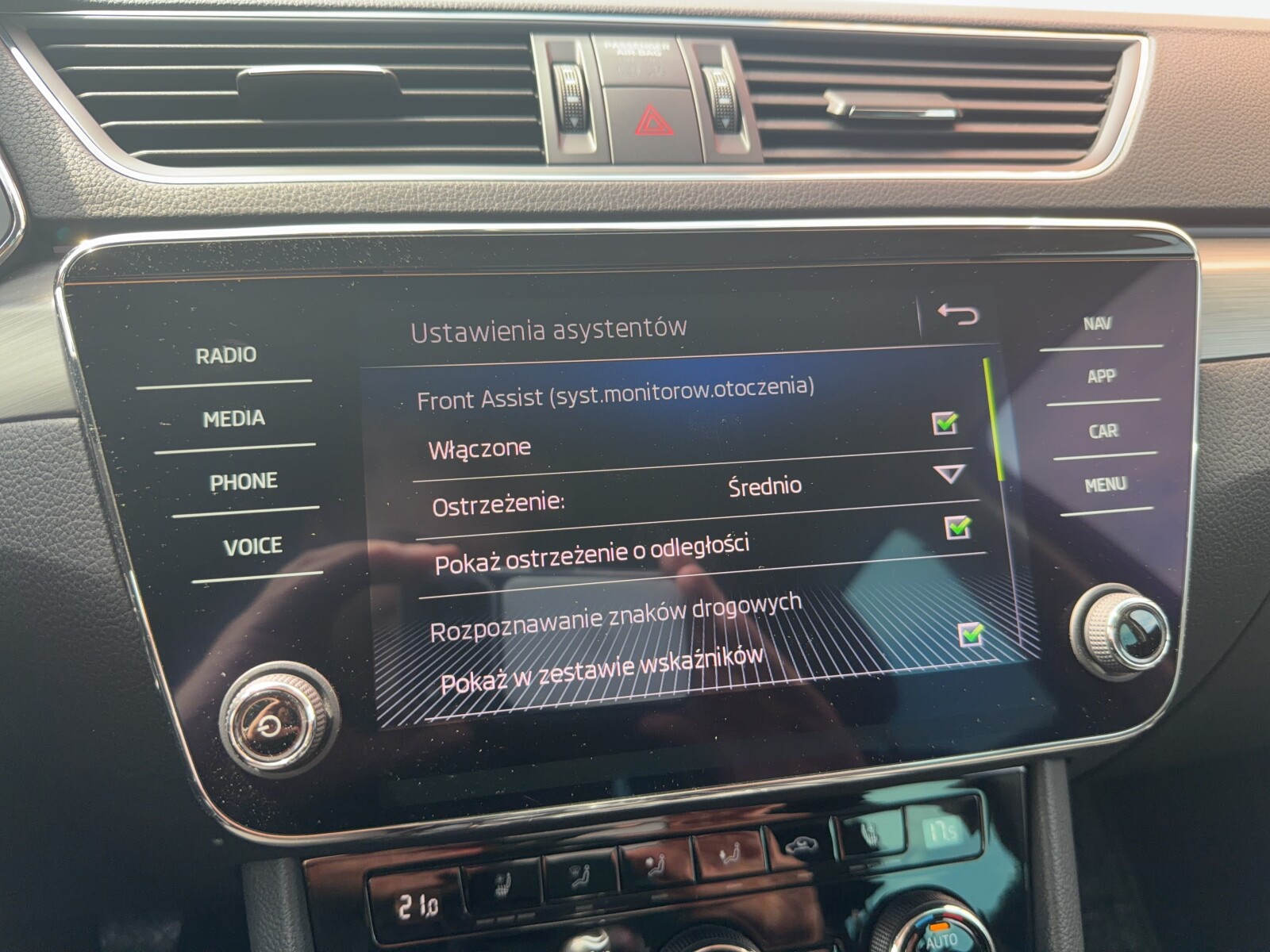 Škoda Superb Combi - zdjęcie 29