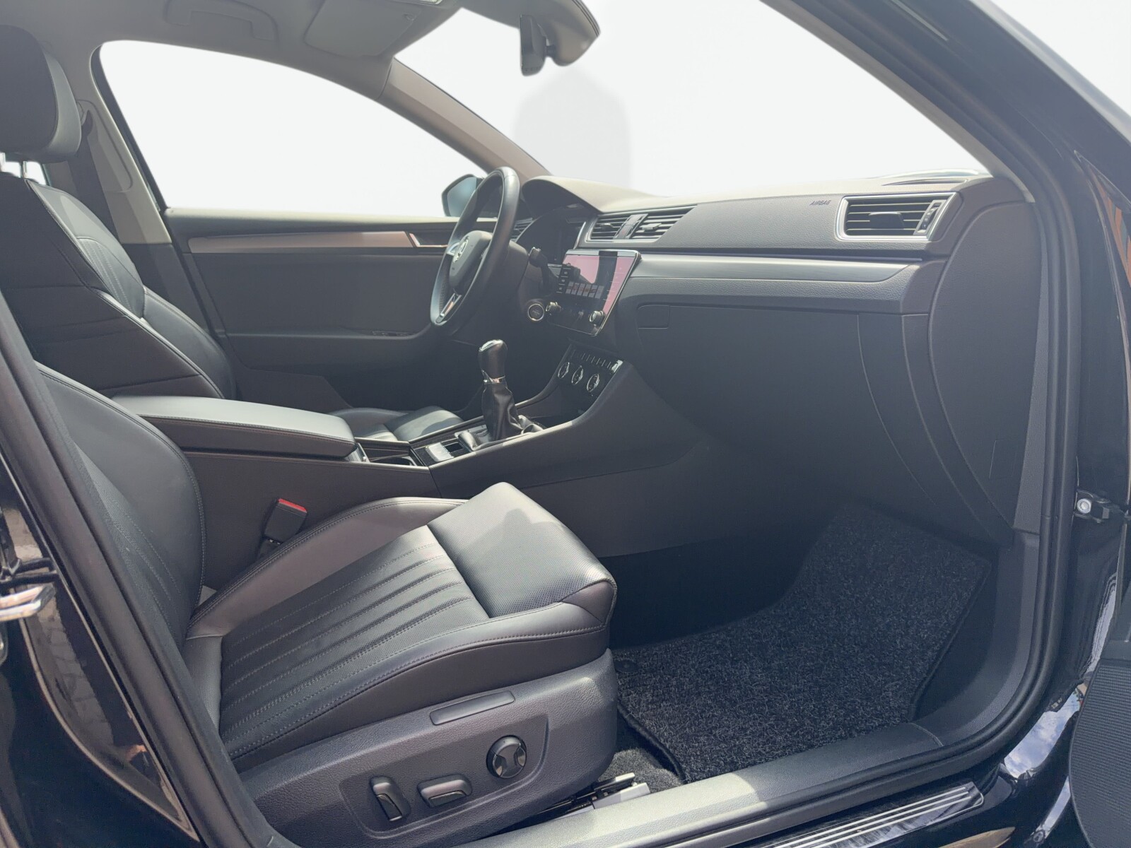 Škoda Superb Combi - zdjęcie 39