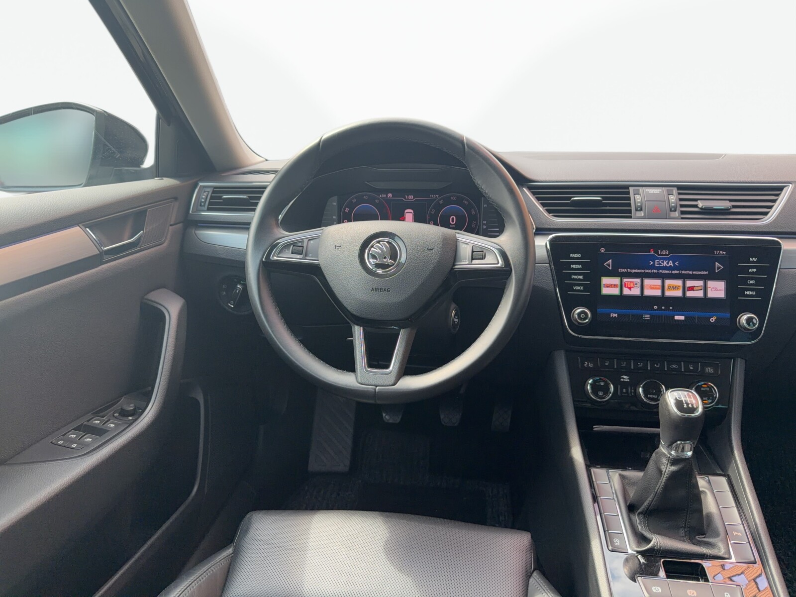 Škoda Superb Combi - zdjęcie 19