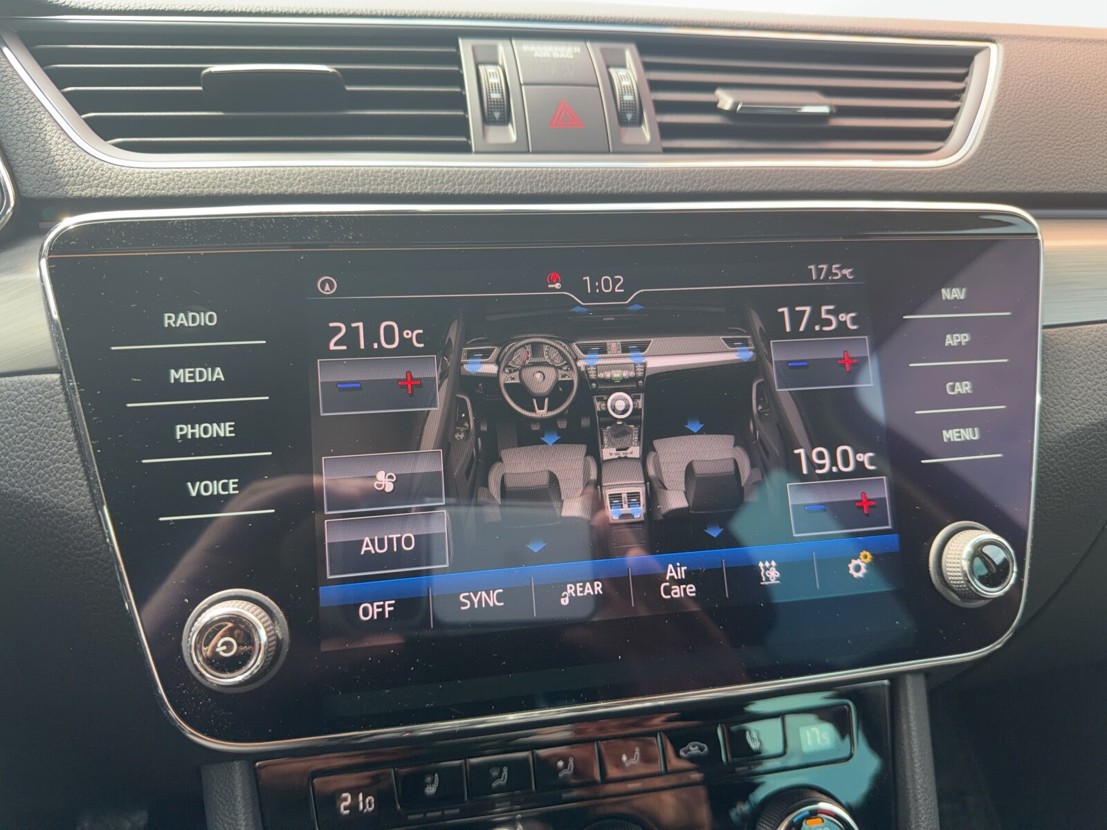 Škoda Superb Combi - zdjęcie 31