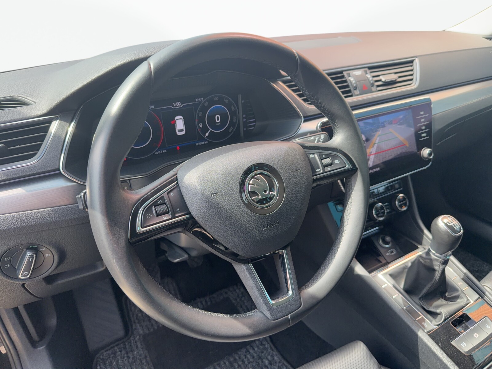 Škoda Superb Combi - zdjęcie 10