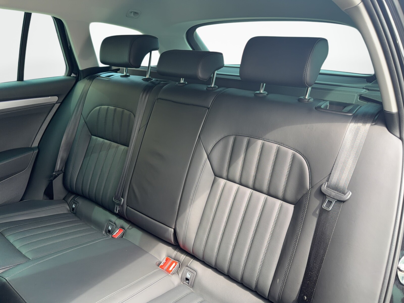 Škoda Superb Combi - zdjęcie 34