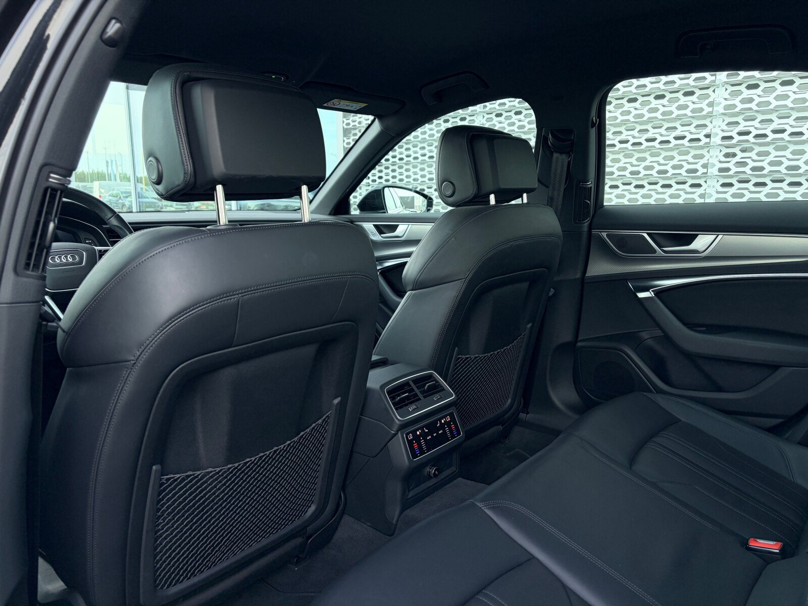 Audi A6 Limousine - zdjęcie 25