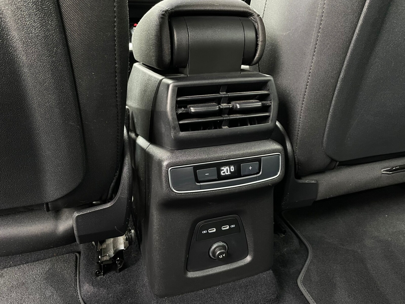 Audi Q4 Sportback e-tron - zdjęcie 13