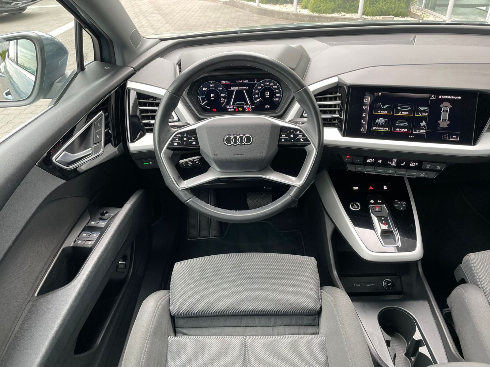 Audi Q4 Sportback e-tron - zdjęcie 17