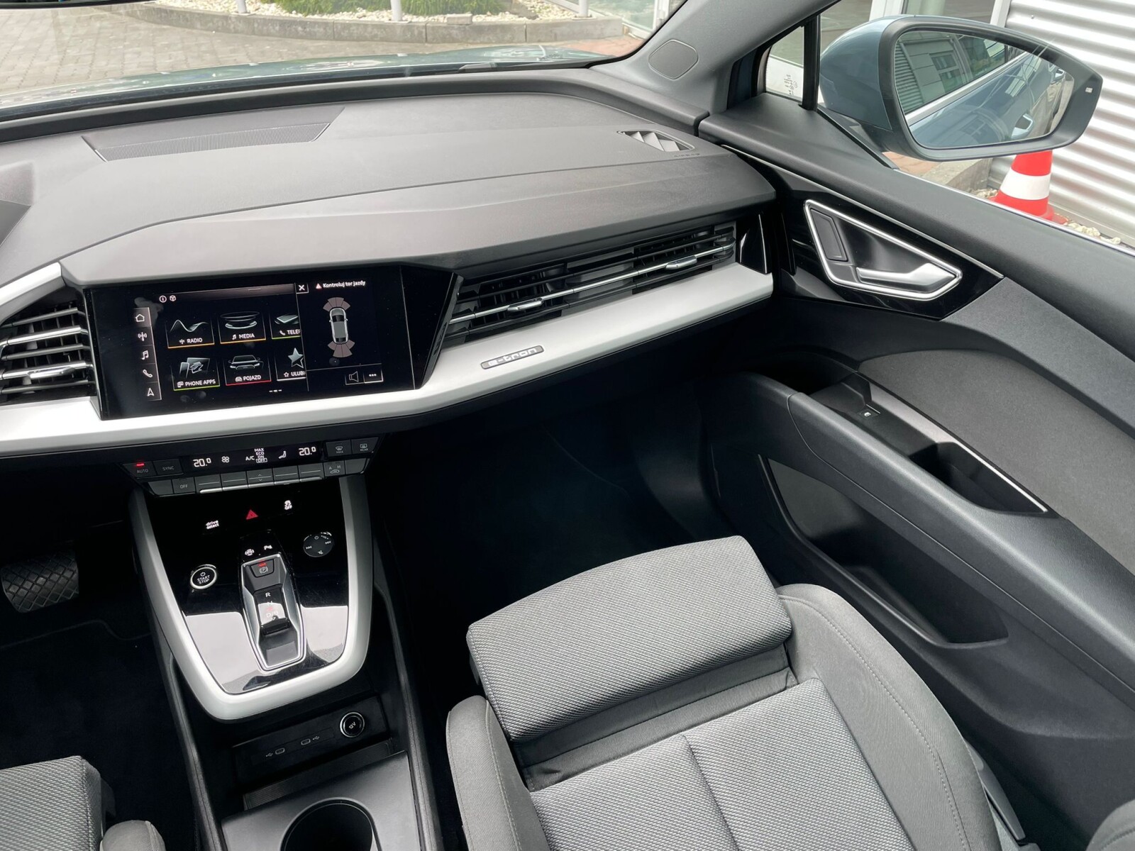 Audi Q4 Sportback e-tron - zdjęcie 16