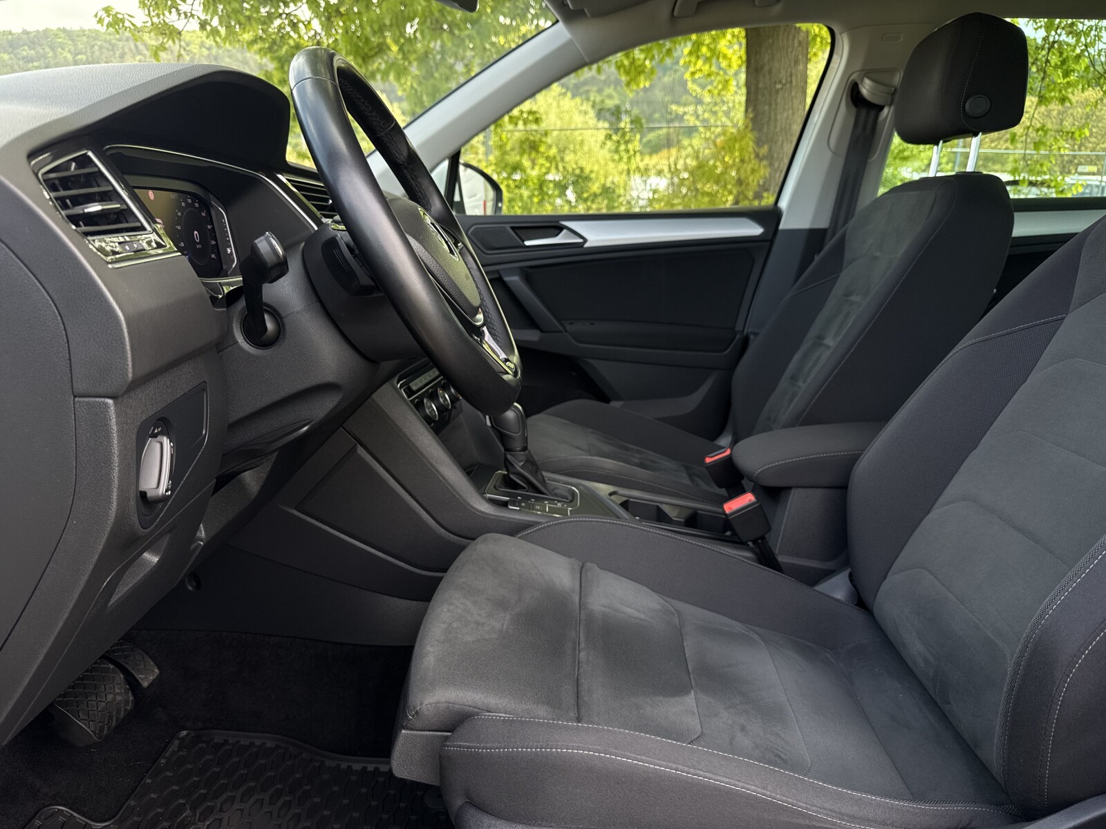 Volkswagen Tiguan - zdjęcie 13