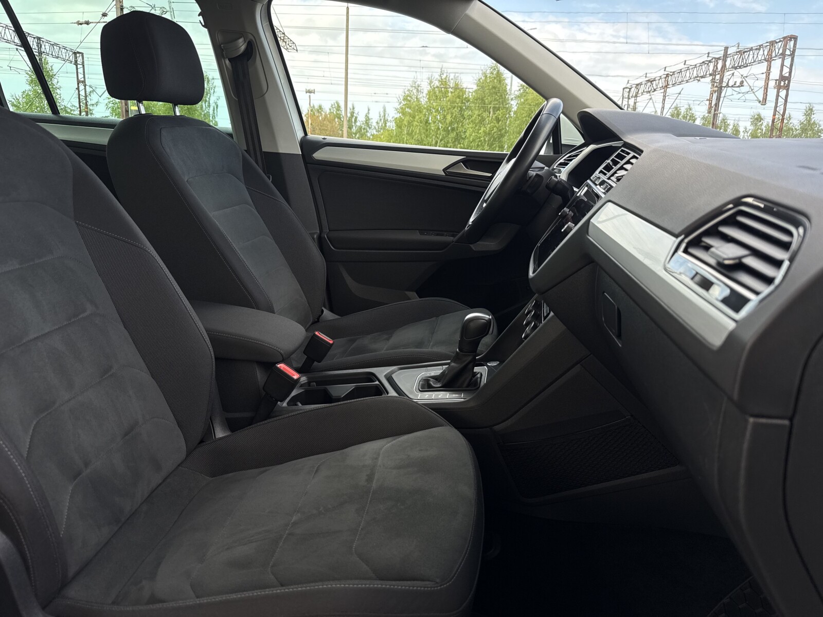 Volkswagen Tiguan - zdjęcie 16