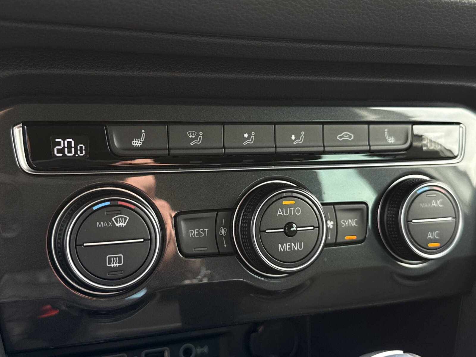 Volkswagen Tiguan - zdjęcie 25