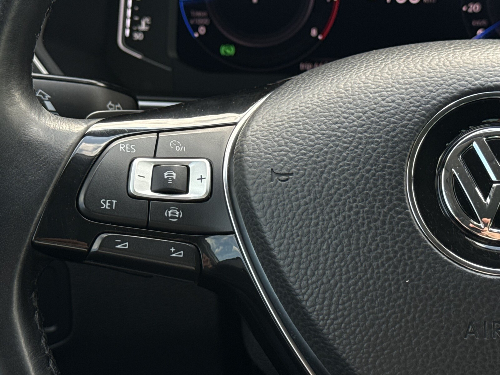 Volkswagen Tiguan - zdjęcie 19