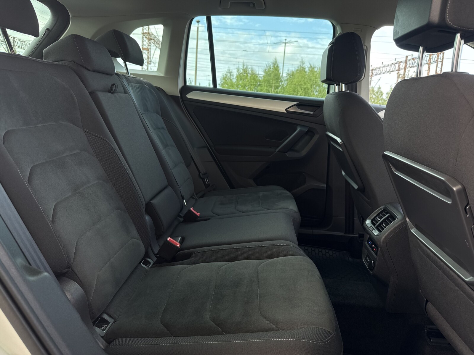 Volkswagen Tiguan - zdjęcie 34
