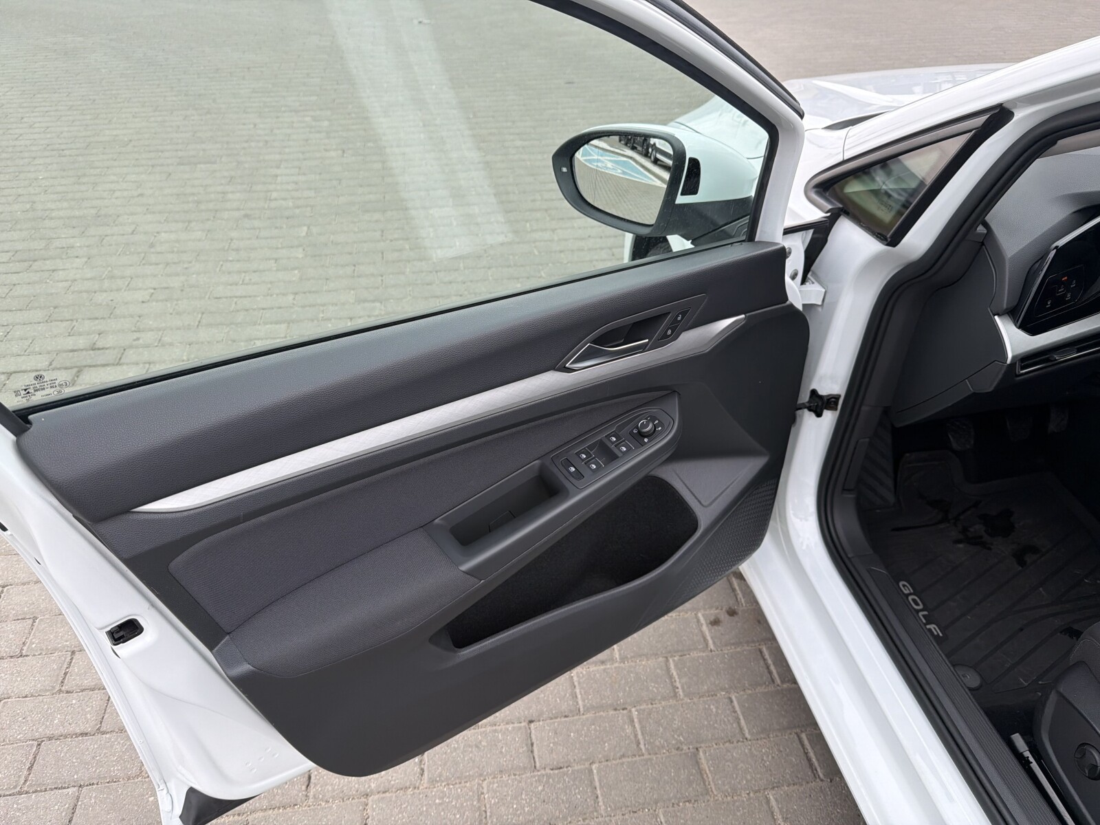 Volkswagen Golf - zdjęcie 21