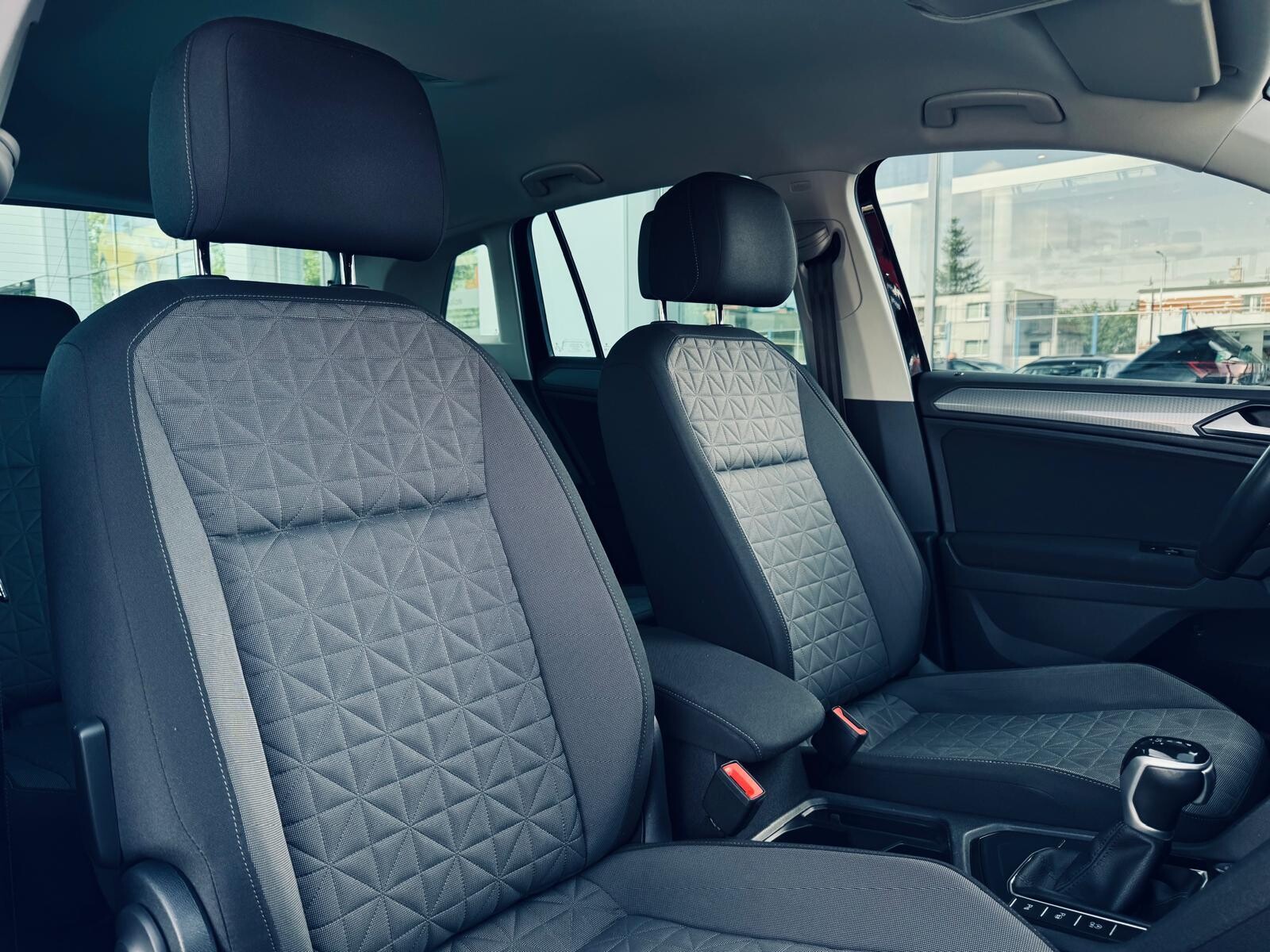 Volkswagen Tiguan - zdjęcie 16