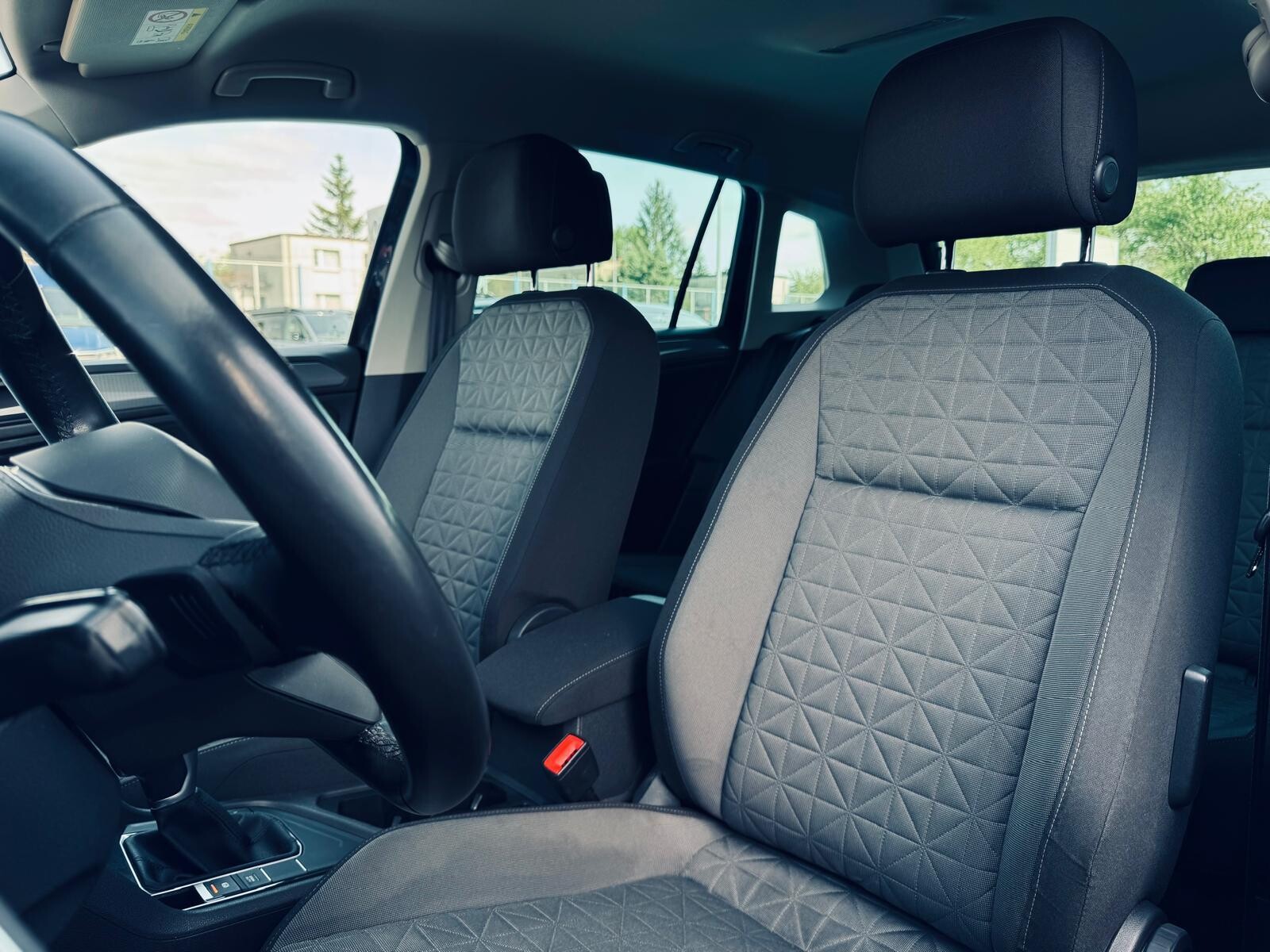 Volkswagen Tiguan - zdjęcie 12