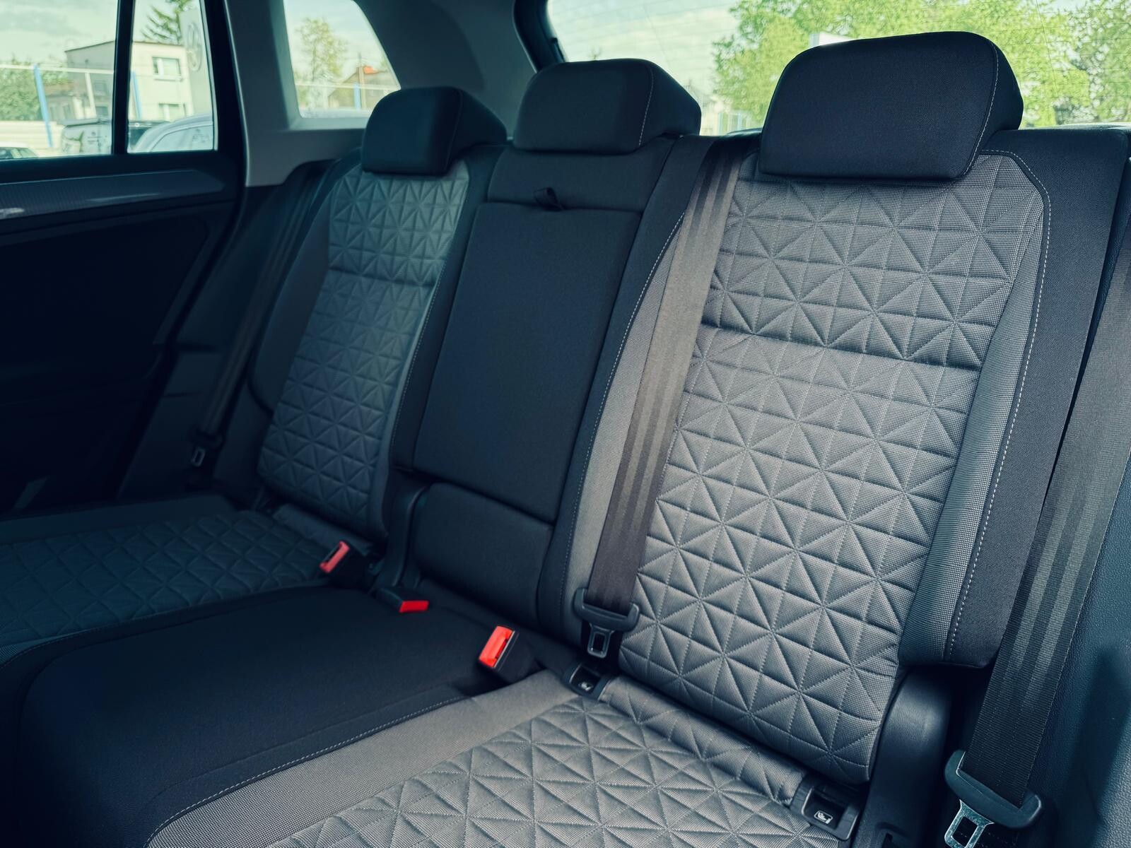 Volkswagen Tiguan - zdjęcie 14