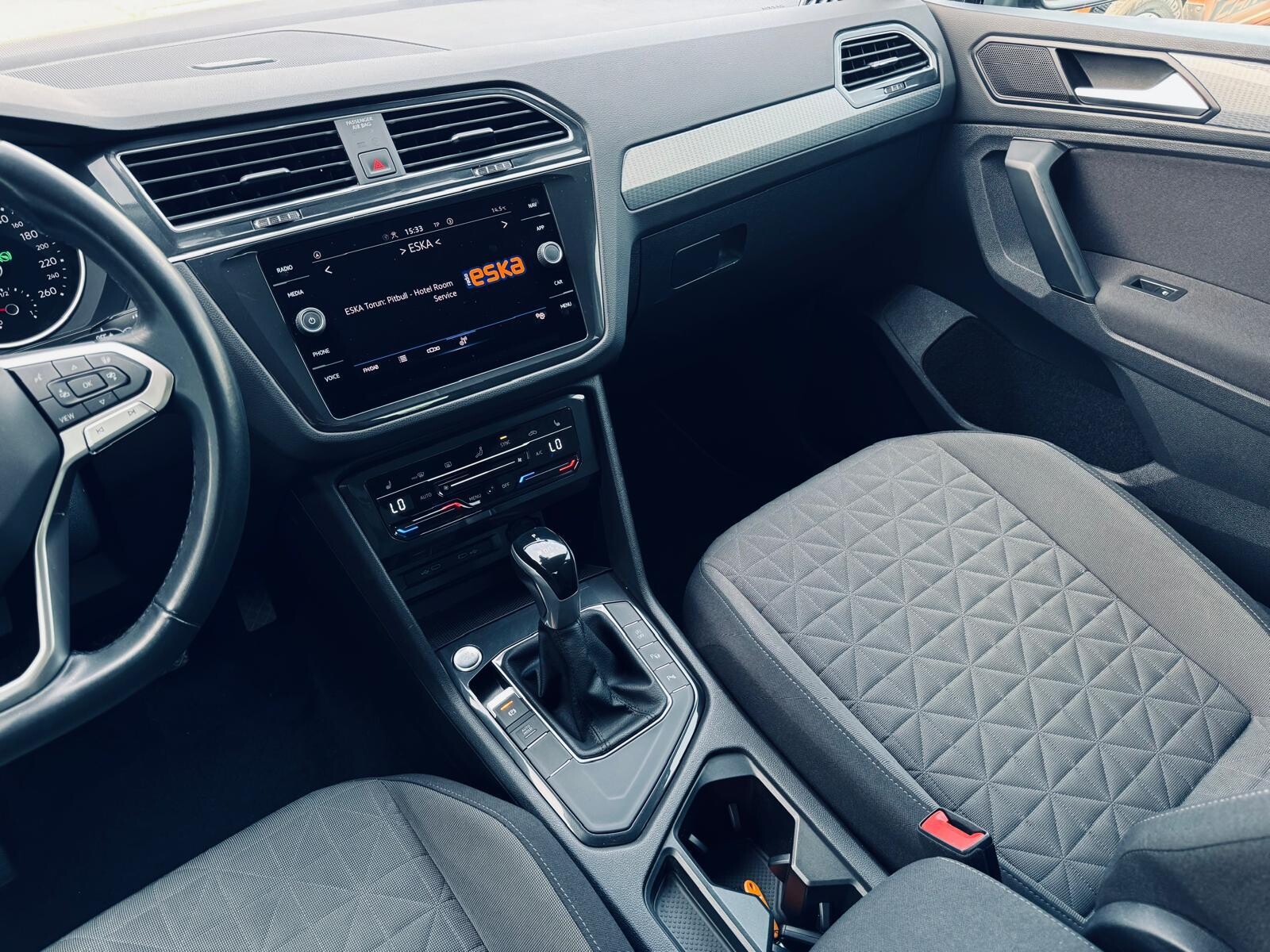 Volkswagen Tiguan - zdjęcie 22