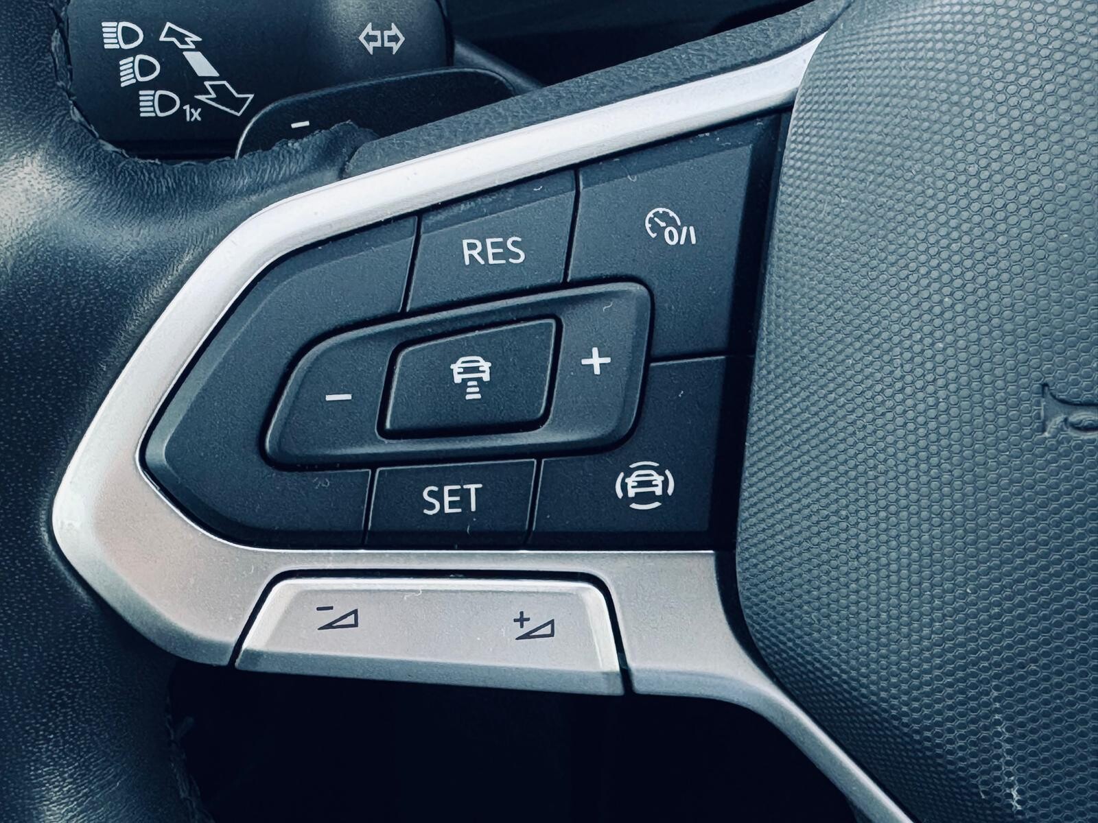 Volkswagen Tiguan - zdjęcie 26