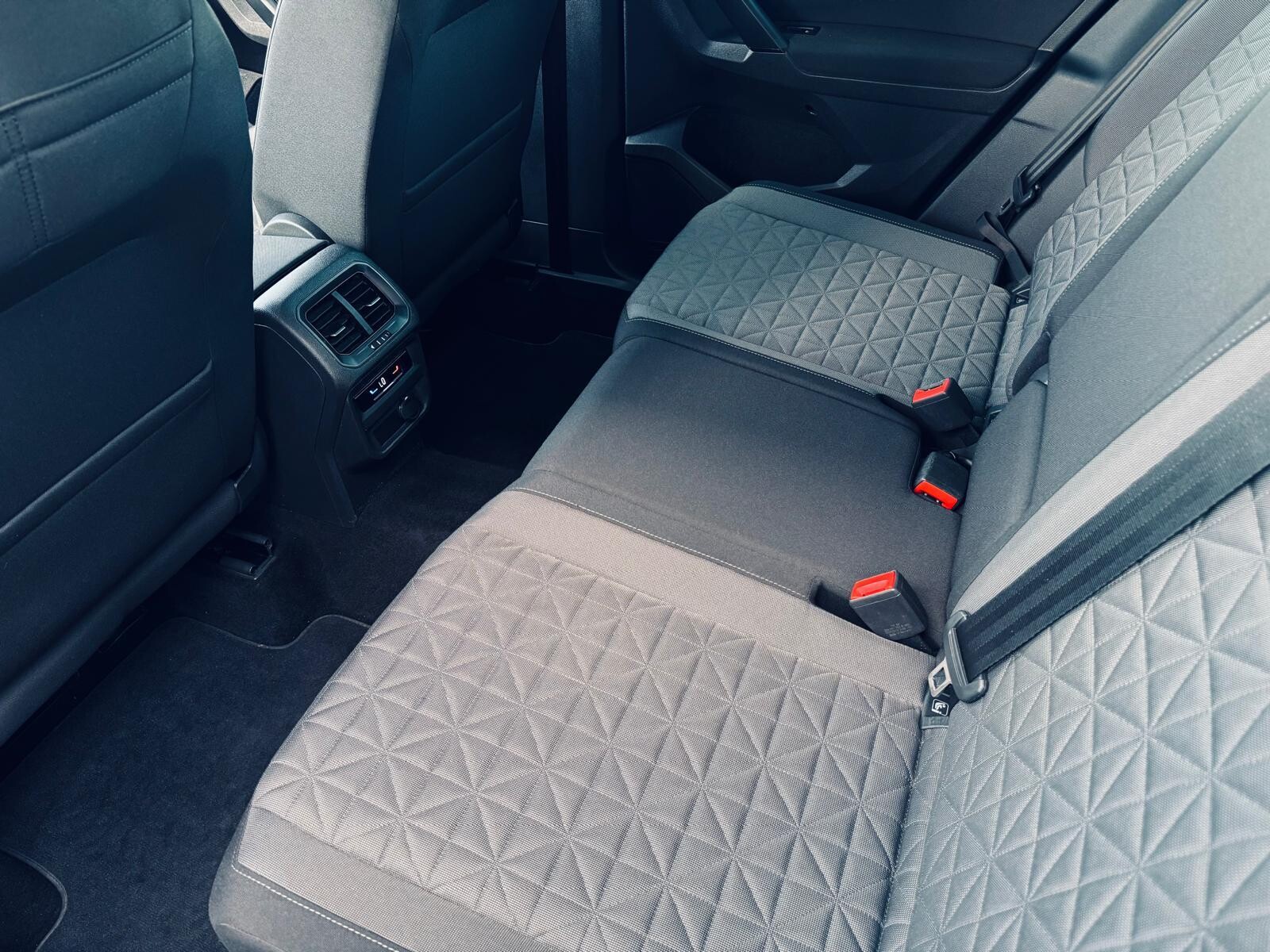 Volkswagen Tiguan - zdjęcie 15