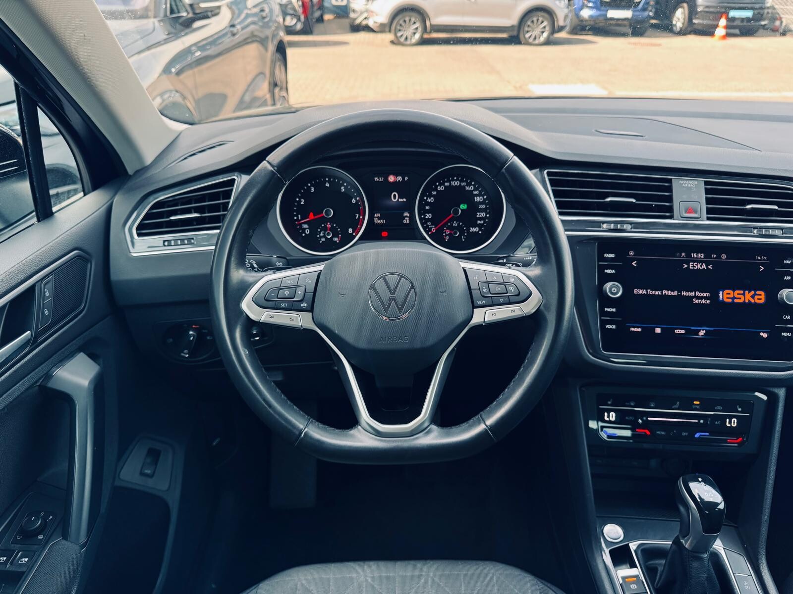 Volkswagen Tiguan - zdjęcie 21