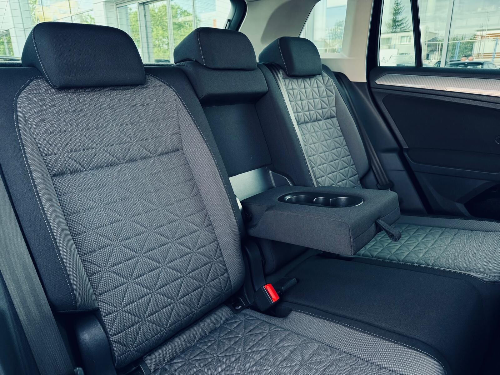 Volkswagen Tiguan - zdjęcie 18