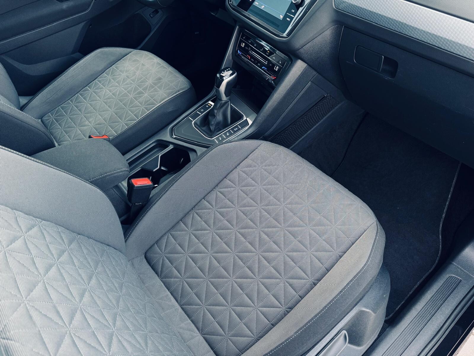 Volkswagen Tiguan - zdjęcie 17