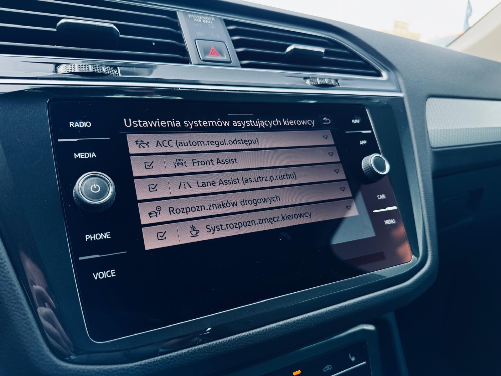 Volkswagen Tiguan - zdjęcie 30