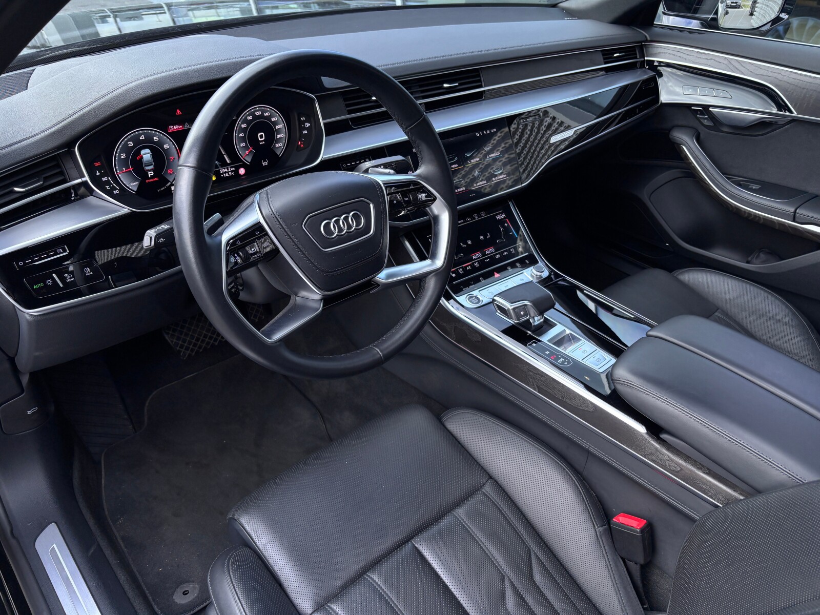Audi A8 - zdjęcie 11