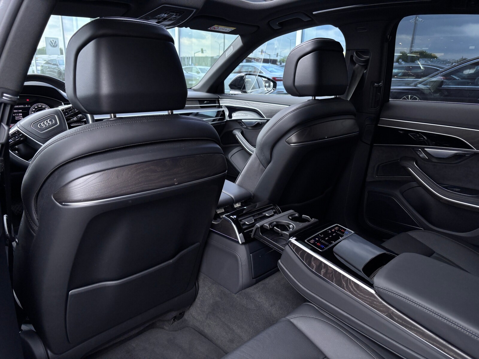 Audi A8 - zdjęcie 24