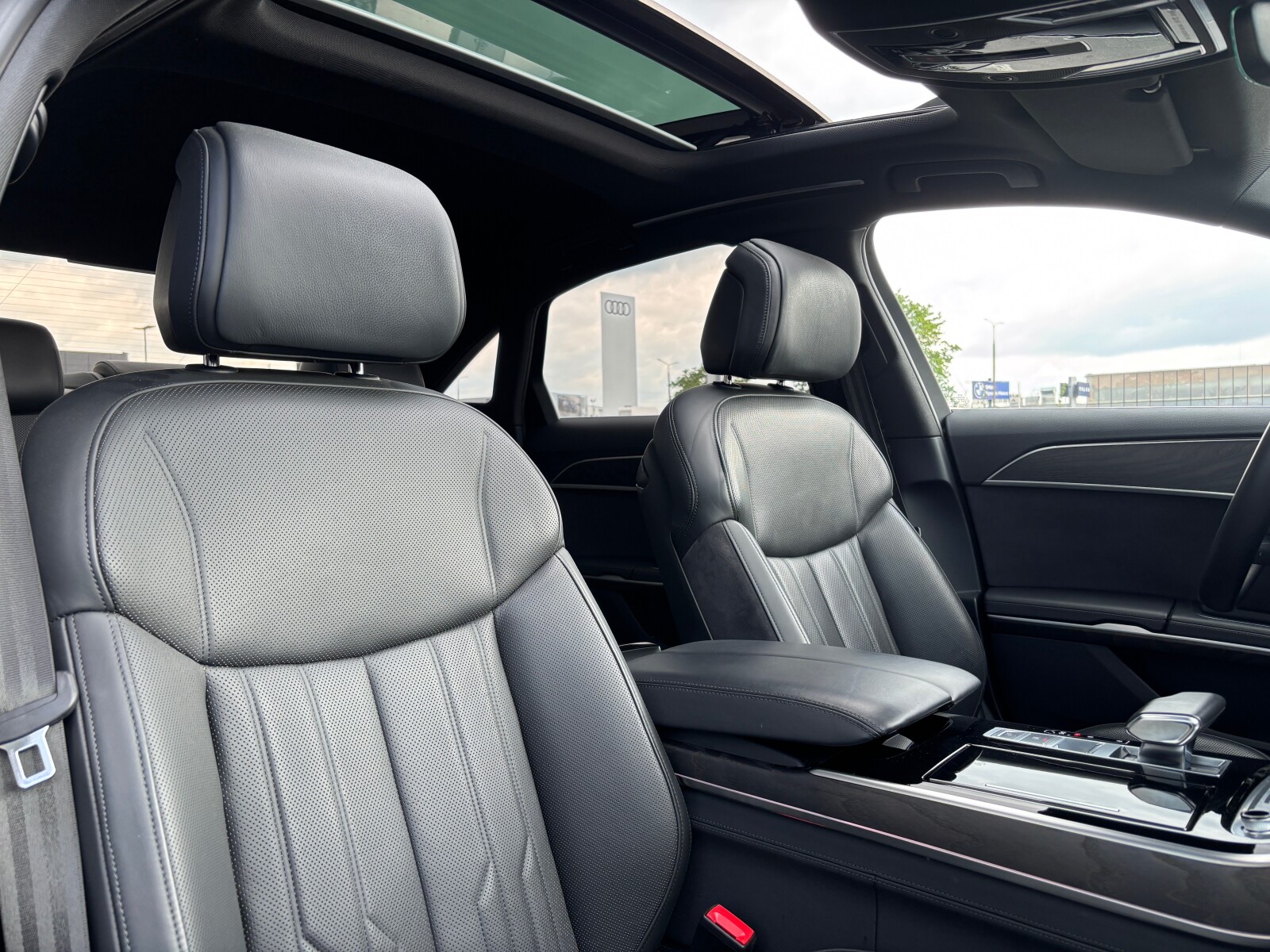 Audi A8 - zdjęcie 21