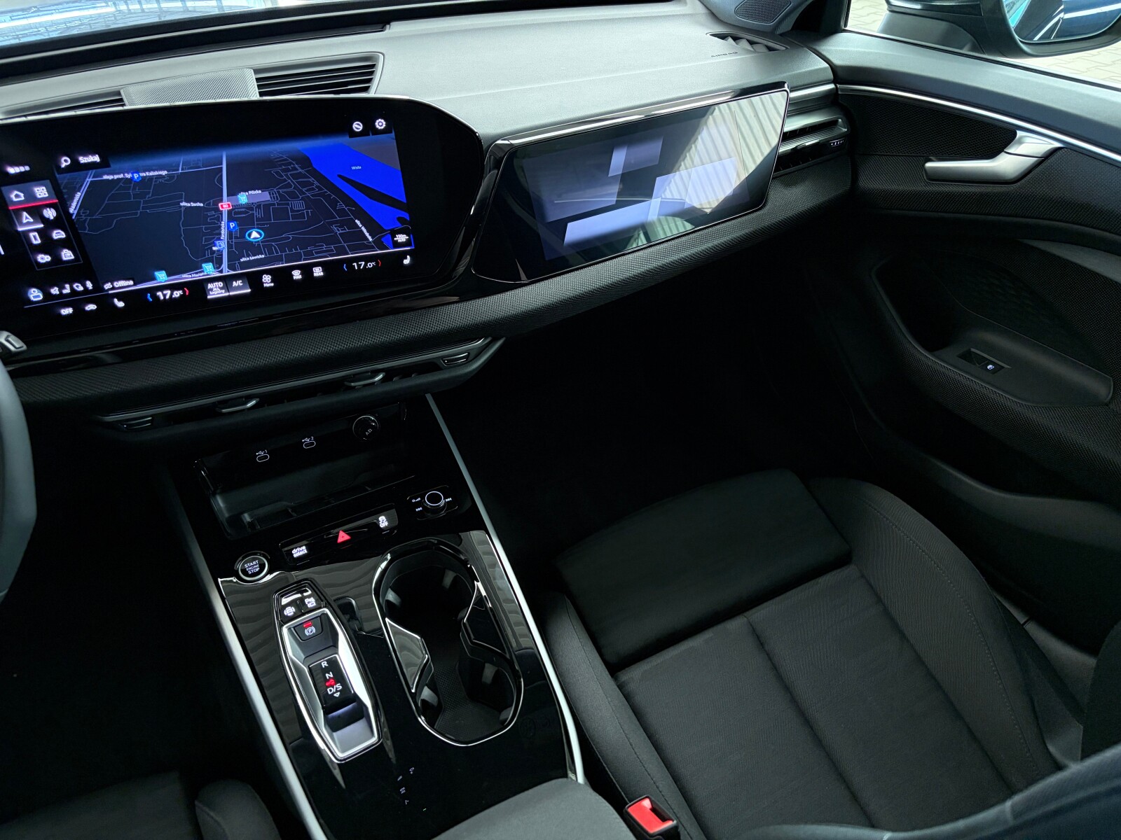 Audi A6 Avant - zdjęcie 19