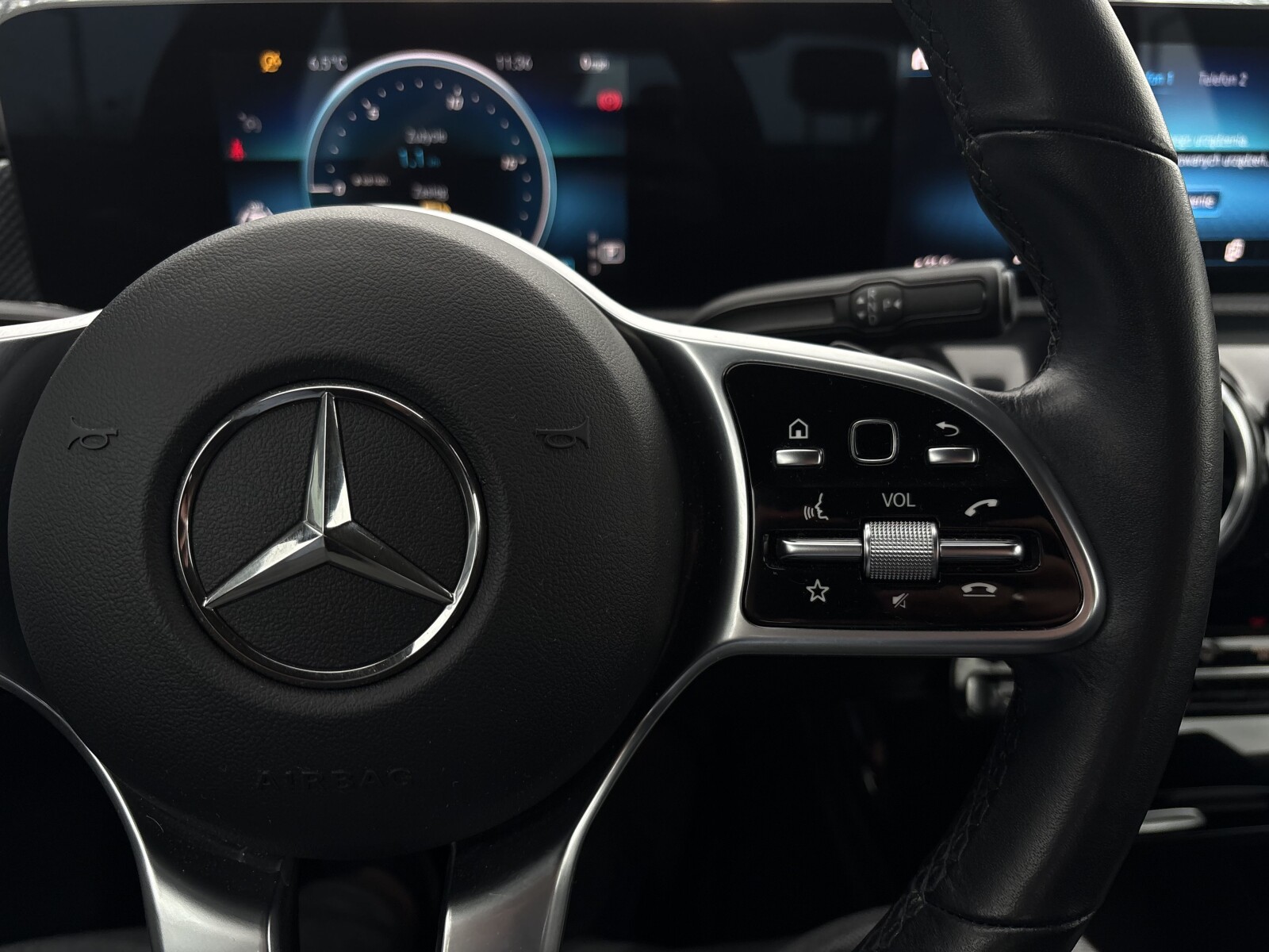 Mercedes-Benz CLA 200 - zdjęcie 18