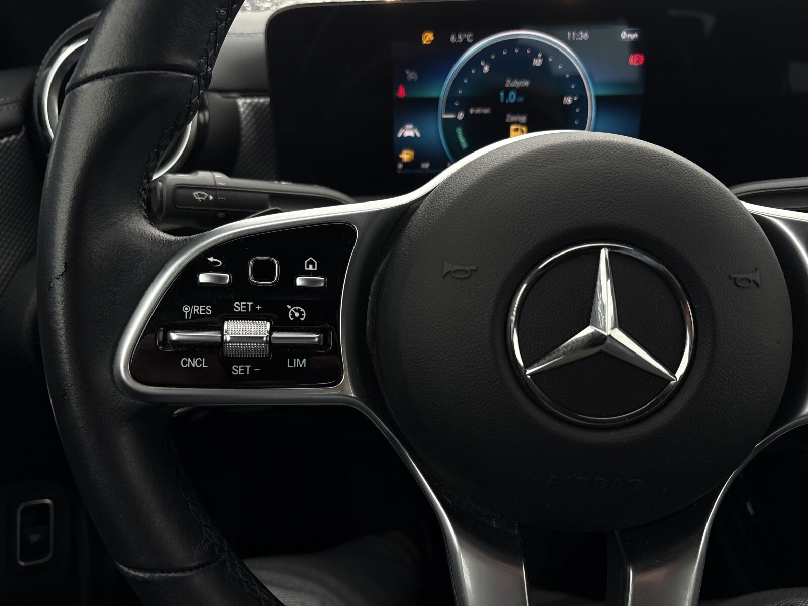 Mercedes-Benz CLA 200 - zdjęcie 17